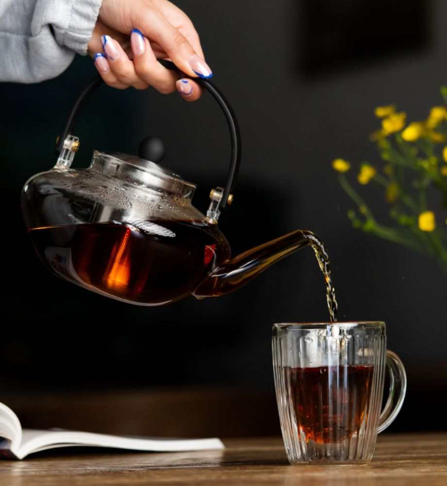 Dzbanek żaroodporny z zaparzaczem 1l Vialli Design - Złoty