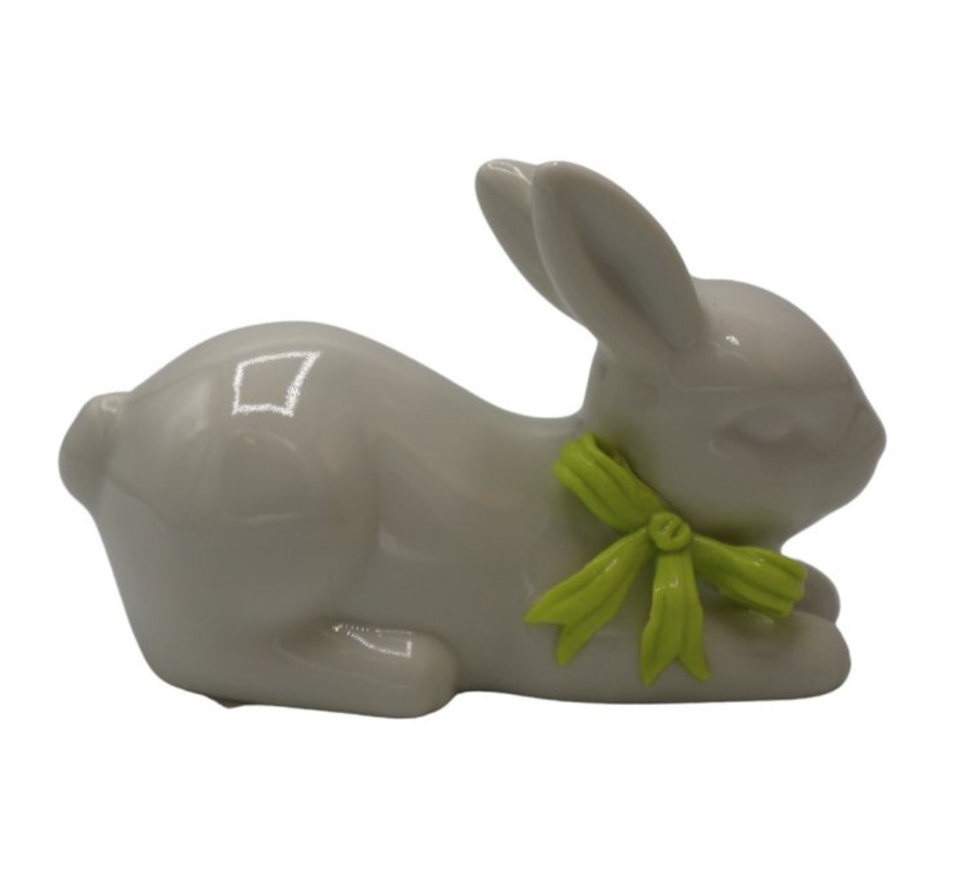 Króliczek mały leżący zieloną kokarda - Ewax